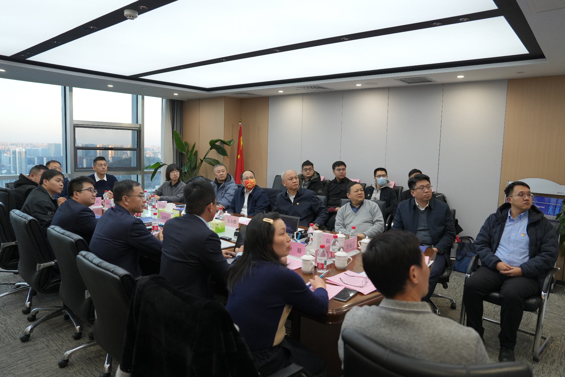 党建领航聚合力 共商共建促节能——“我们支部圆桌会”聚焦建筑运行节能降碳管理提质升级 